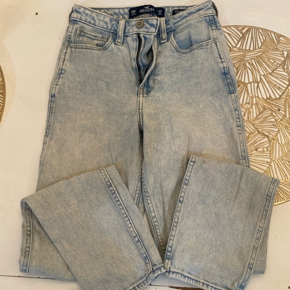 Hollister jeans - Picture 1 of 2